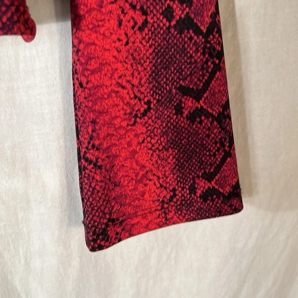 Cache Red Python Print Top - Picture 5 of 8